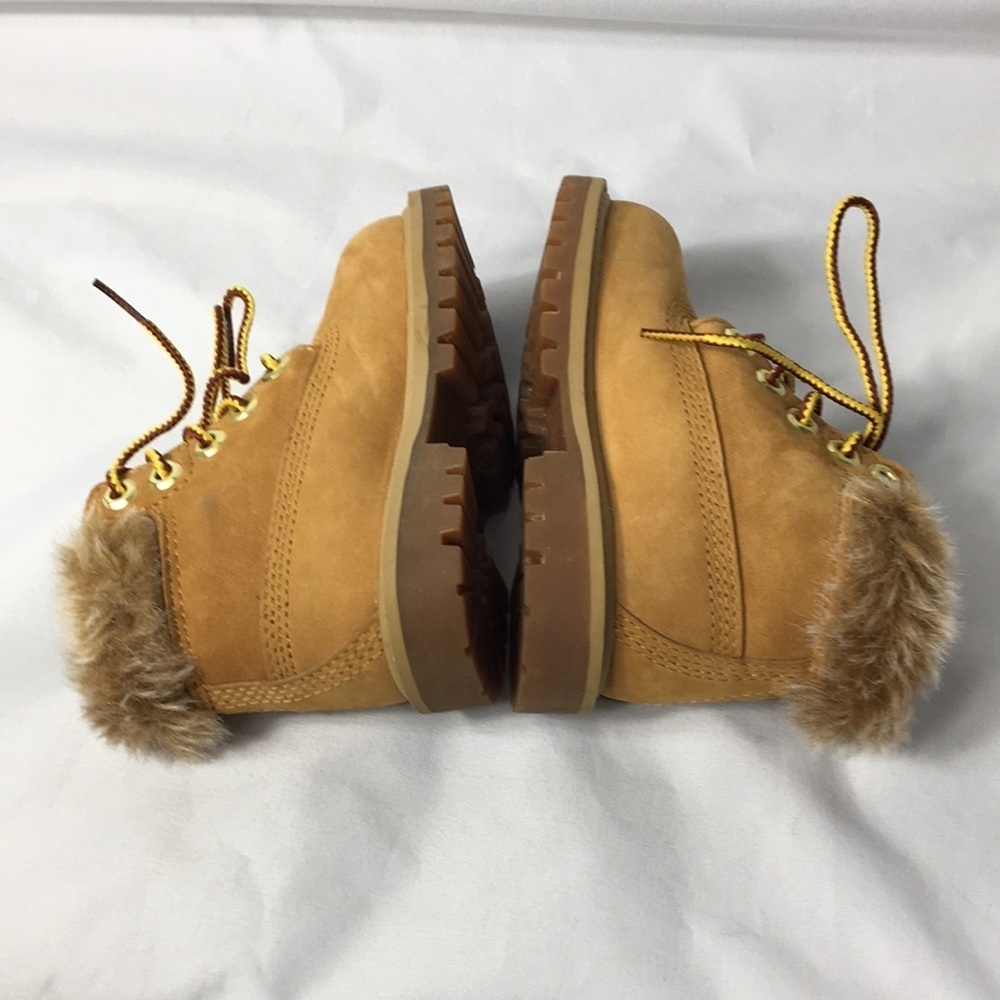 Timberland Boys Waterproof Hiking boot Size 6 Like-NEW Condition - Picture 5 of 8